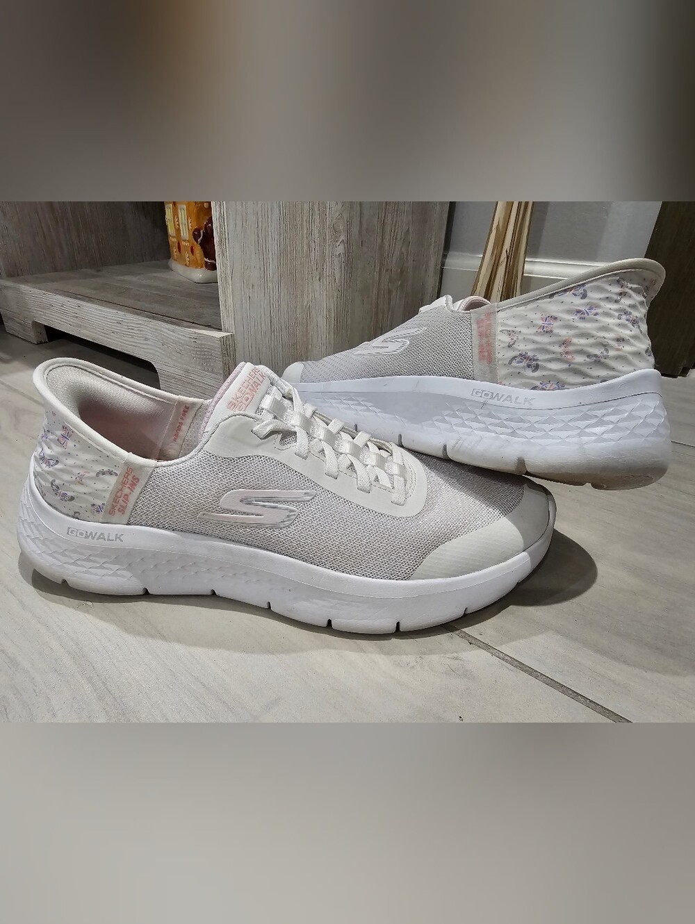 Skechers Slip Ins Lightweight Women's White Hands Free Shoes Sneakers Size 9.5